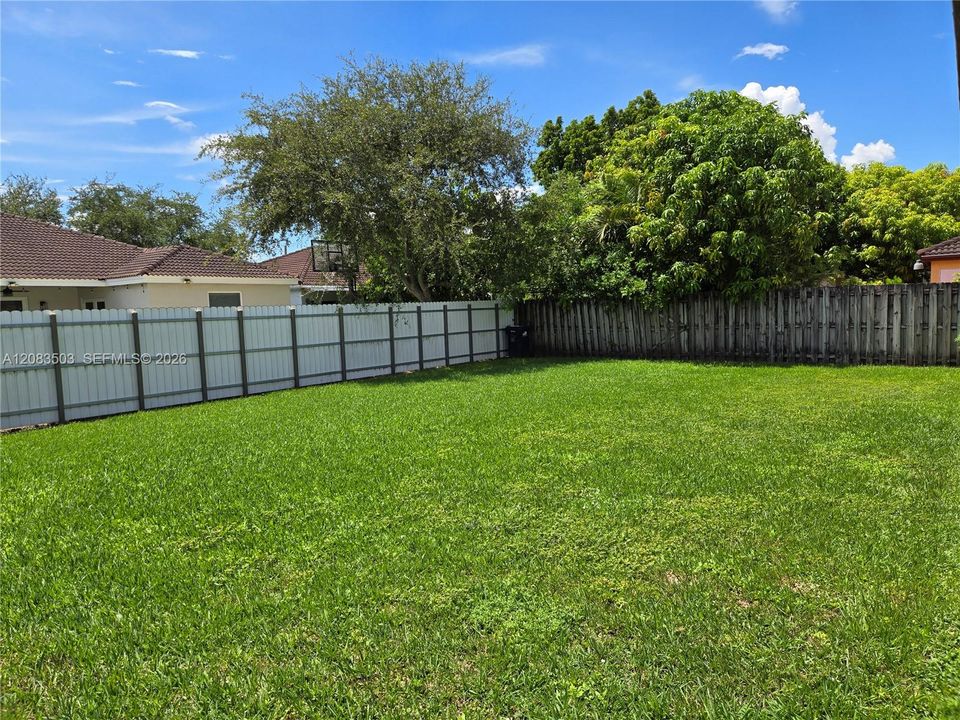 En Venta: $675,000 (3 camas, 2 baños, 1661 Pies cuadrados)
