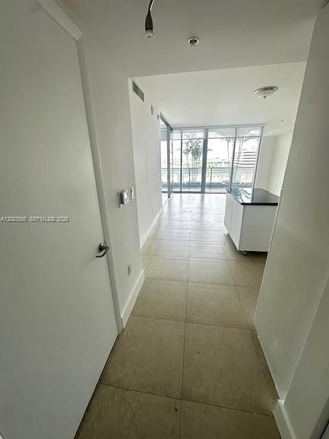 For Rent: $2,850 (1 beds, 1 baths, 789 Square Feet)