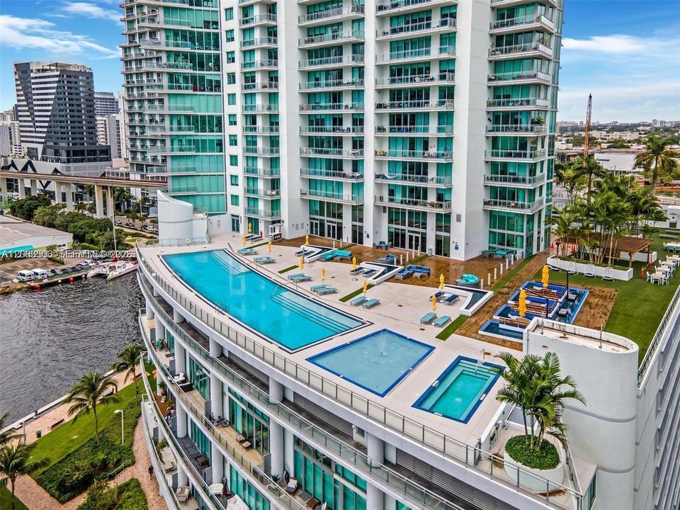 For Rent: $2,850 (1 beds, 1 baths, 789 Square Feet)
