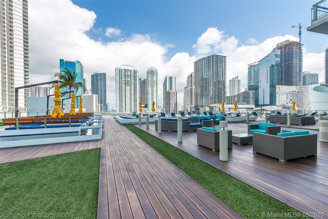 For Rent: $2,850 (1 beds, 1 baths, 789 Square Feet)