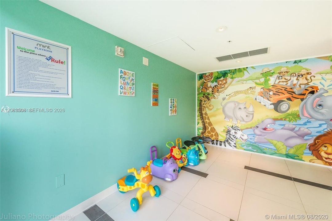 For Rent: $2,850 (1 beds, 1 baths, 789 Square Feet)