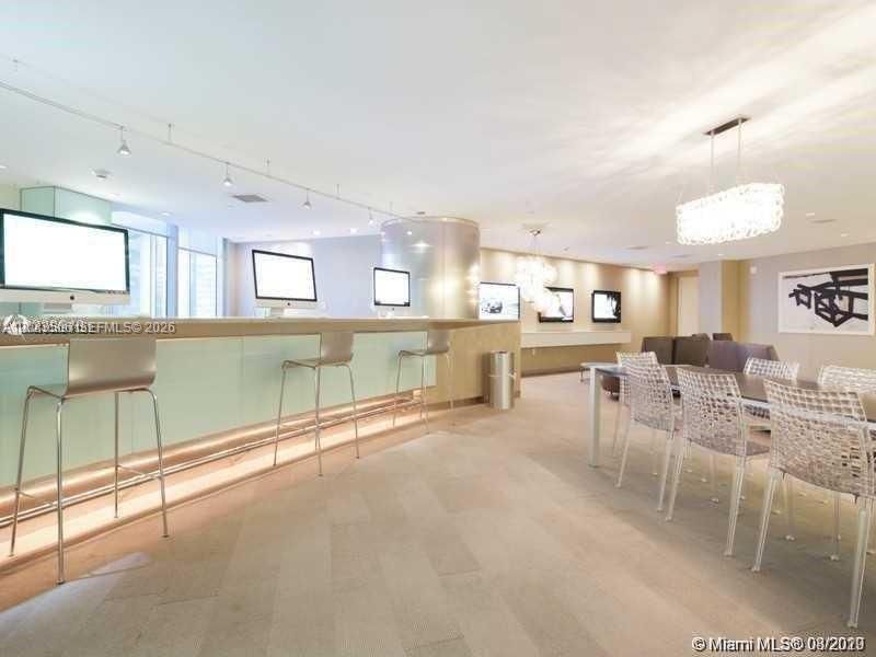 For Rent: $2,850 (1 beds, 1 baths, 789 Square Feet)