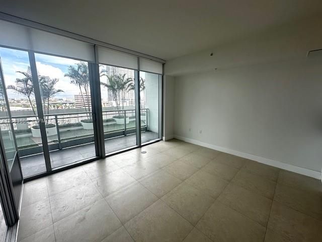 For Rent: $2,850 (1 beds, 1 baths, 789 Square Feet)