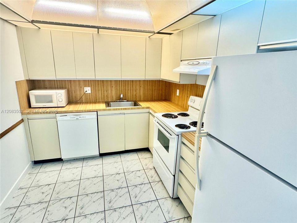 На продажу: $206,695 (1 спален, 1 ванн, 950 Квадратных фут)