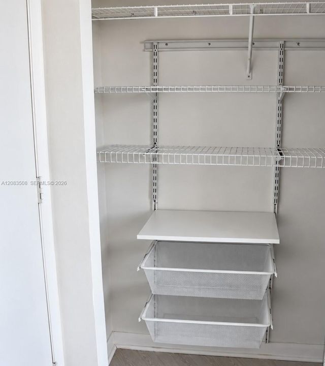 For Rent: $3,050 (1 beds, 1 baths, 1000 Square Feet)