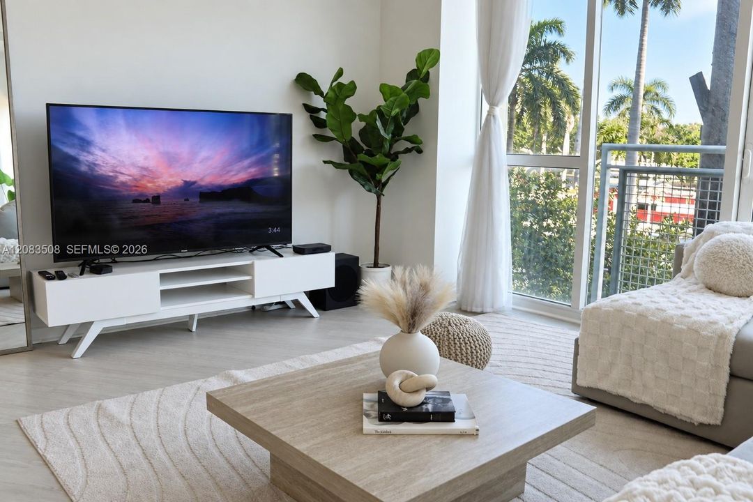 For Rent: $3,050 (1 beds, 1 baths, 1000 Square Feet)