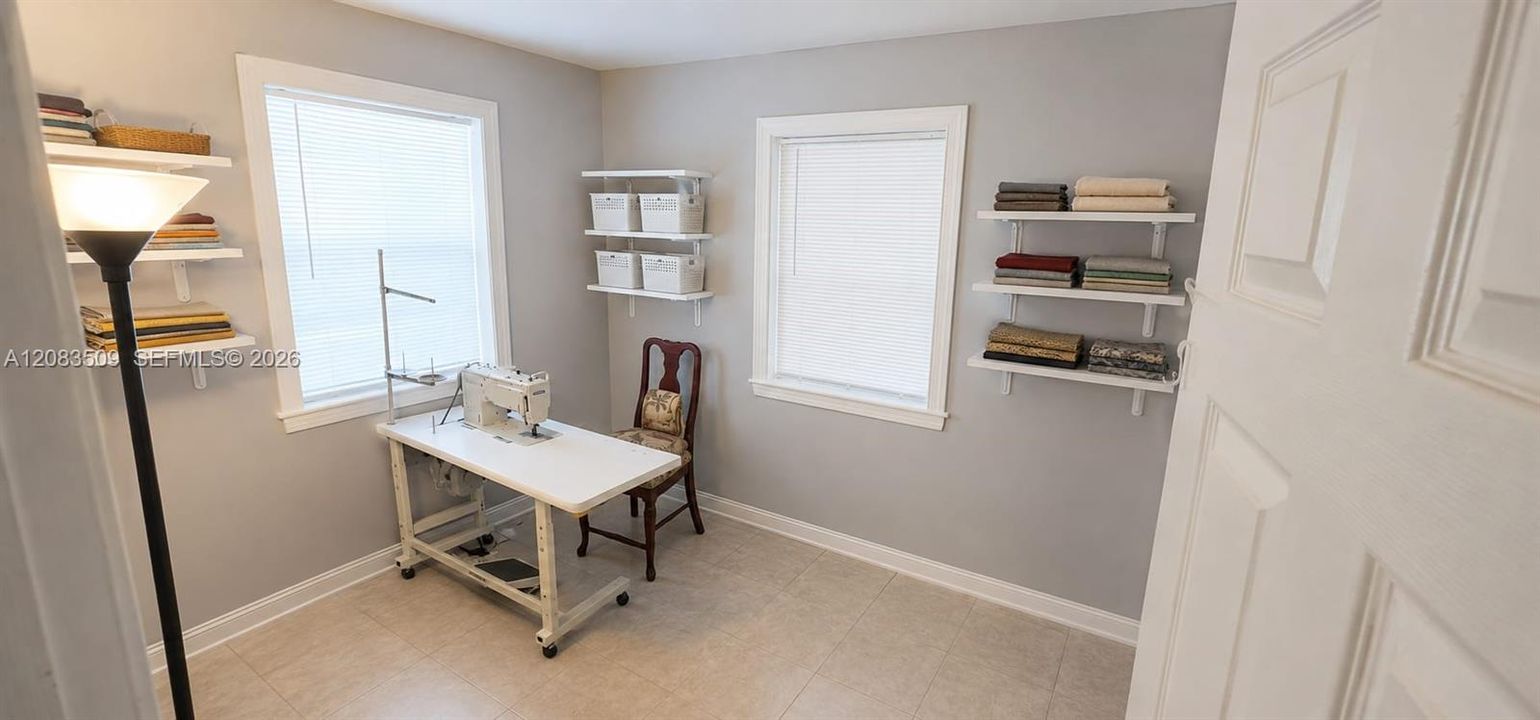 For Rent: $2,650 (3 beds, 1 baths, 872 Square Feet)