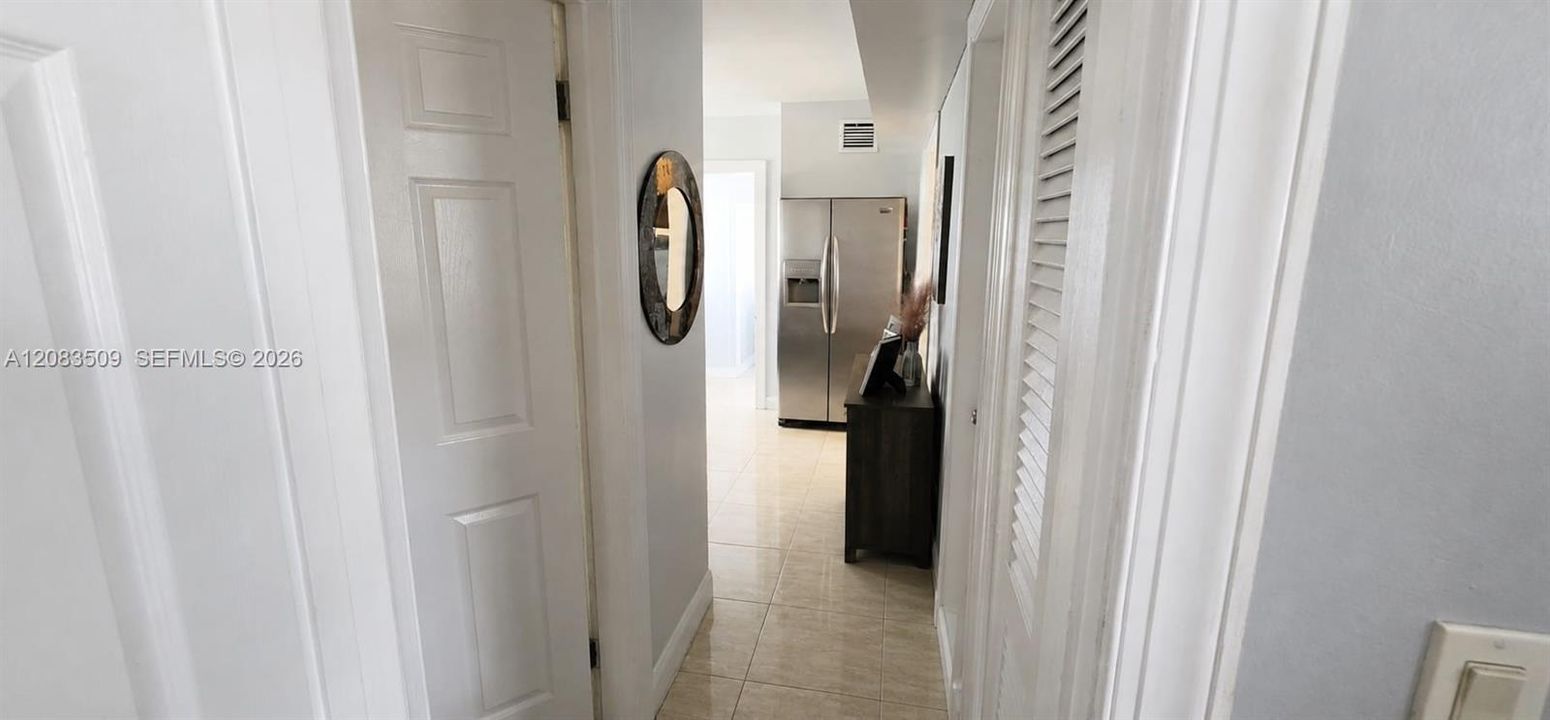 For Rent: $2,650 (3 beds, 1 baths, 872 Square Feet)