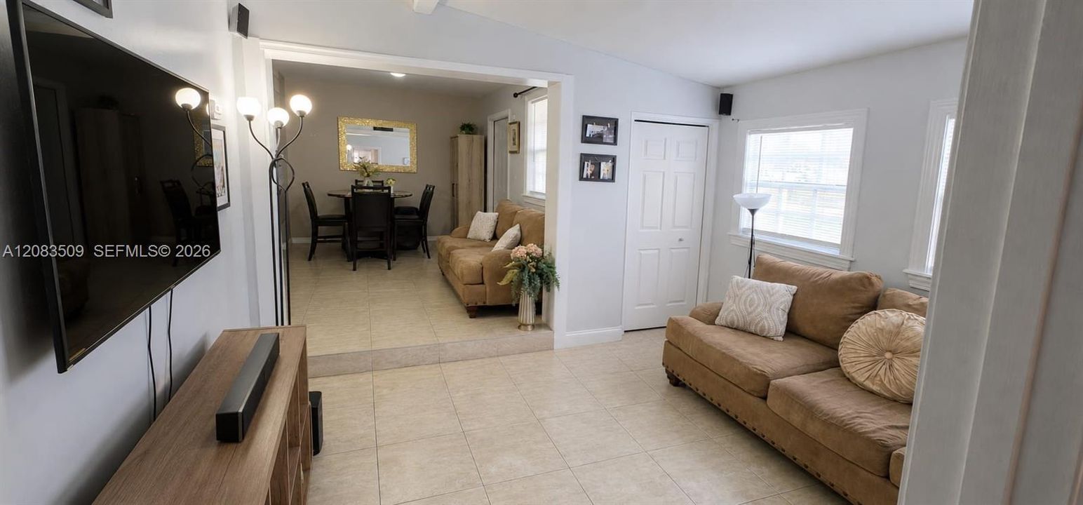 For Rent: $2,650 (3 beds, 1 baths, 872 Square Feet)