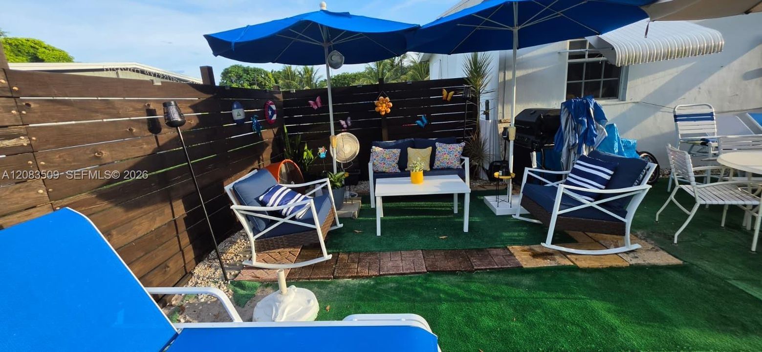 For Rent: $2,650 (3 beds, 1 baths, 872 Square Feet)