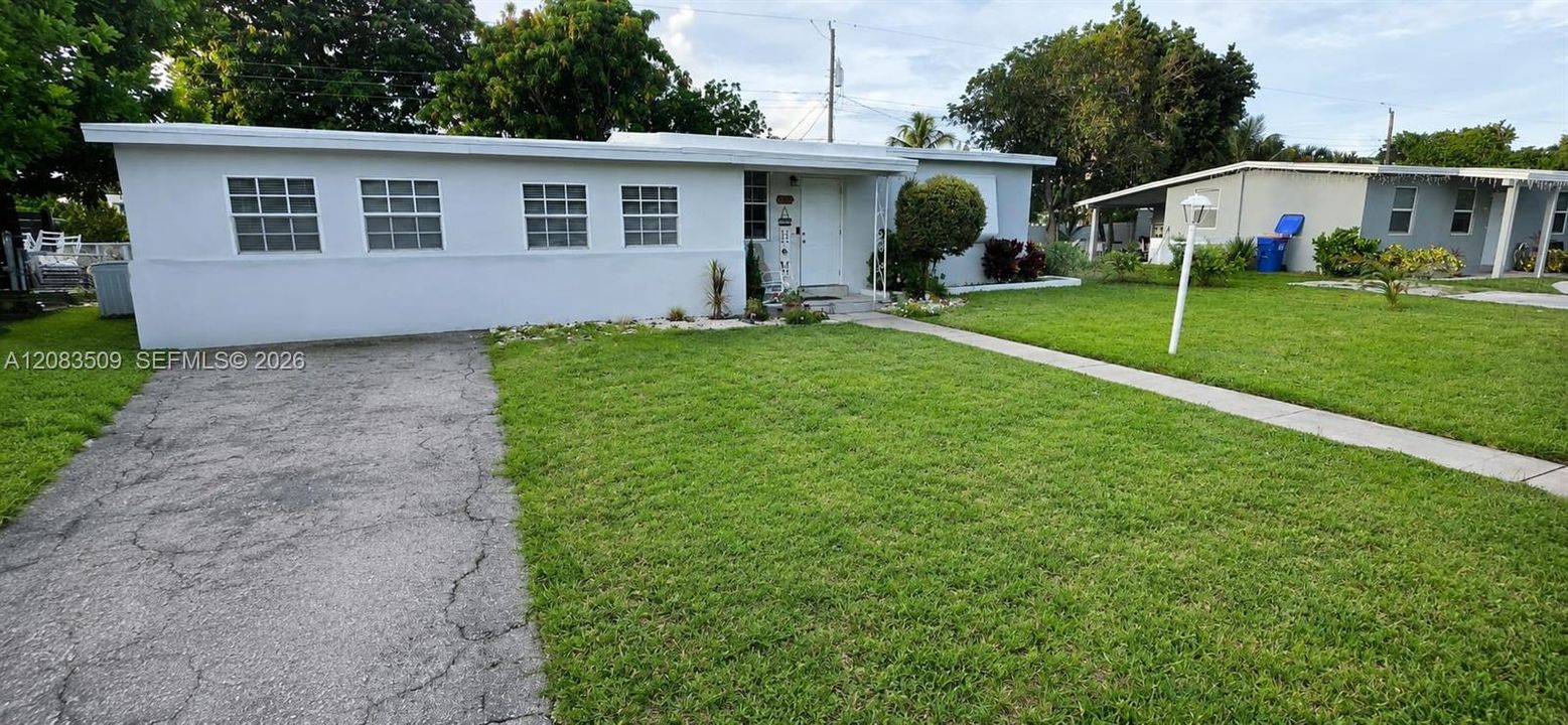 For Rent: $2,650 (3 beds, 1 baths, 872 Square Feet)