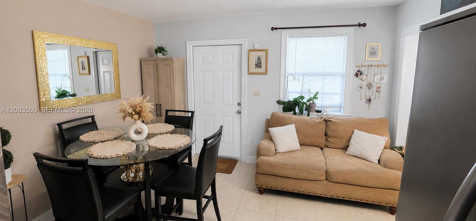 For Rent: $2,650 (3 beds, 1 baths, 872 Square Feet)