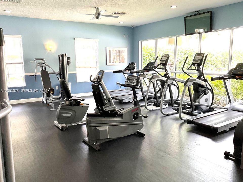 For Rent: $2,500 (1 beds, 1 baths, 810 Square Feet)