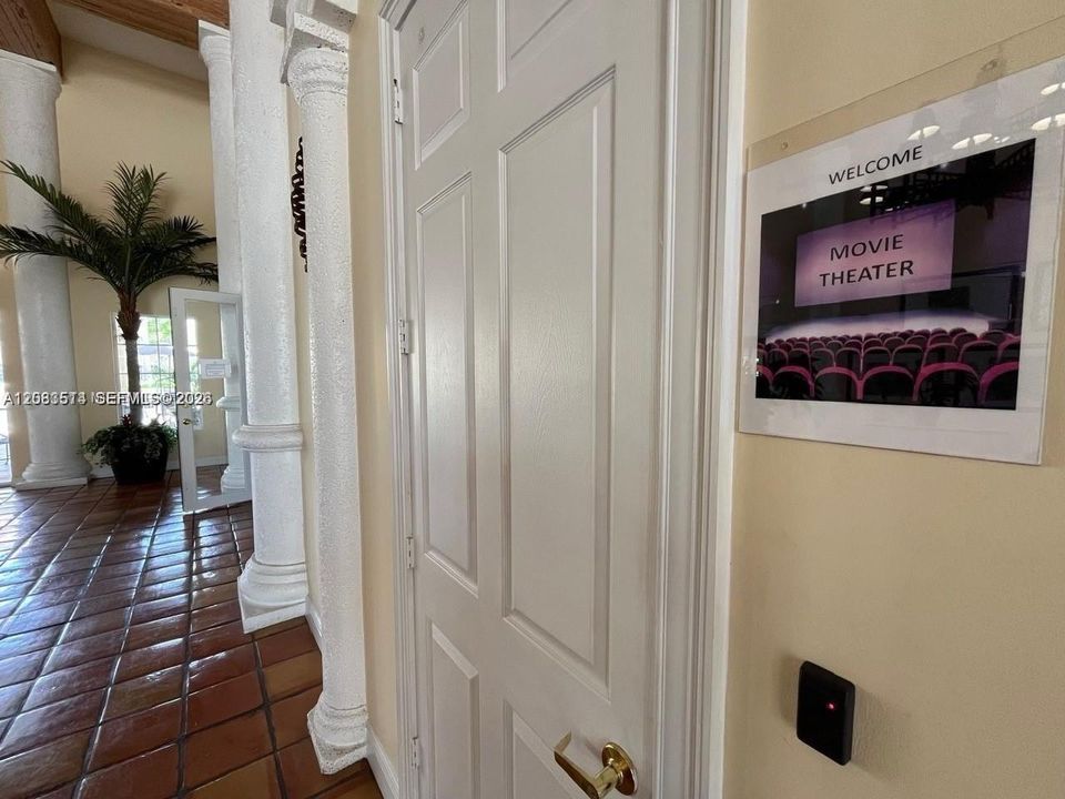 For Rent: $2,500 (1 beds, 1 baths, 810 Square Feet)