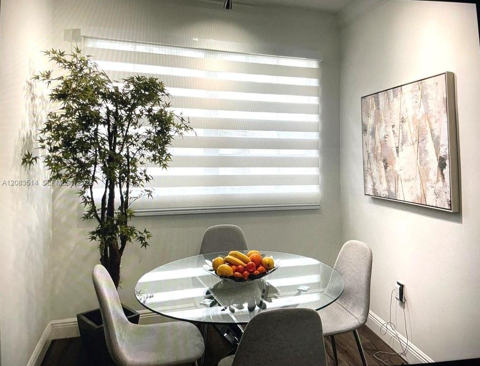 For Rent: $2,500 (1 beds, 1 baths, 810 Square Feet)