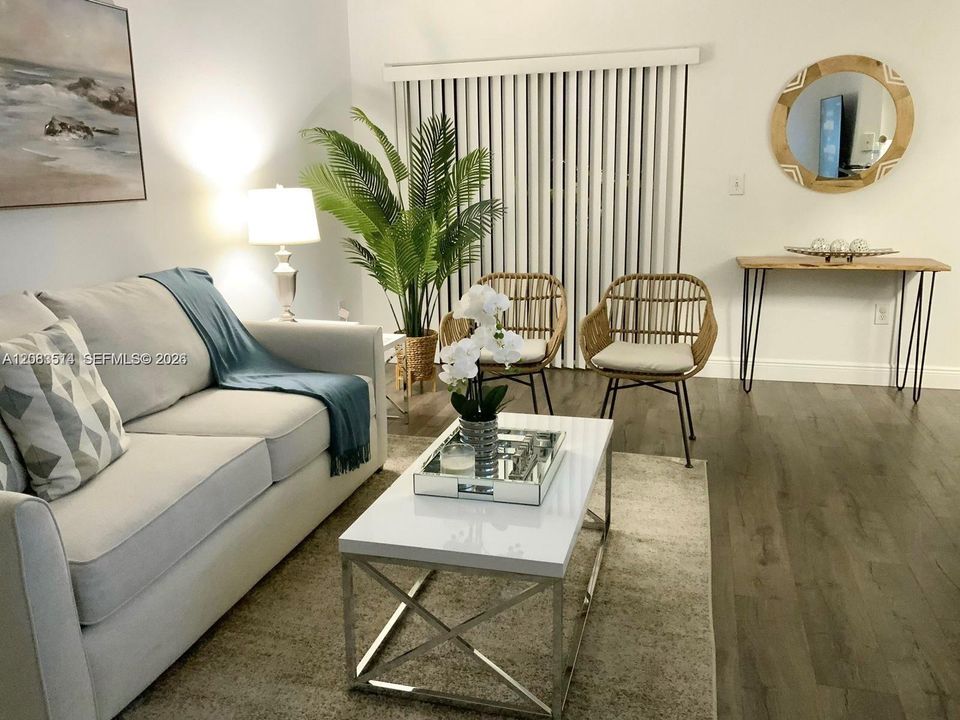 For Rent: $2,500 (1 beds, 1 baths, 810 Square Feet)