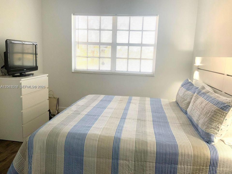 For Rent: $2,500 (1 beds, 1 baths, 810 Square Feet)