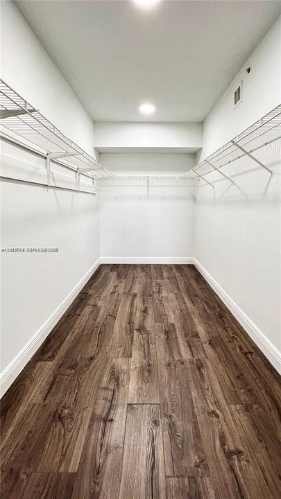 For Rent: $2,500 (1 beds, 1 baths, 810 Square Feet)