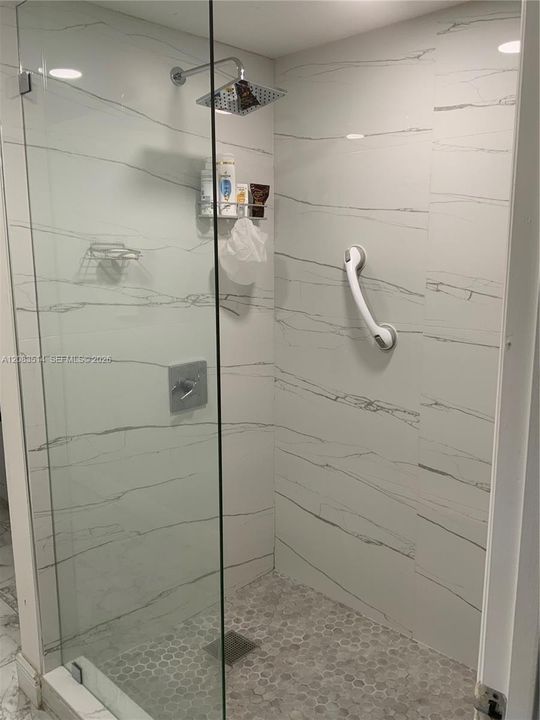 For Rent: $2,500 (1 beds, 1 baths, 810 Square Feet)