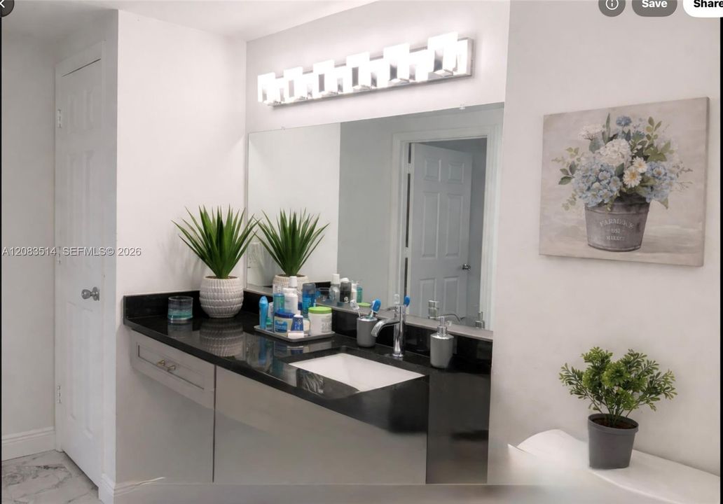 For Rent: $2,500 (1 beds, 1 baths, 810 Square Feet)