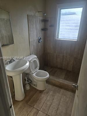 В аренду: $1,200 (1 спален, 1 ванн, 875 Квадратных фут)