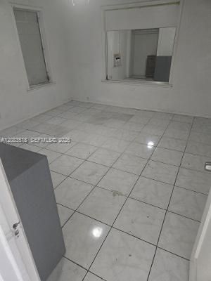 В аренду: $1,200 (1 спален, 1 ванн, 875 Квадратных фут)