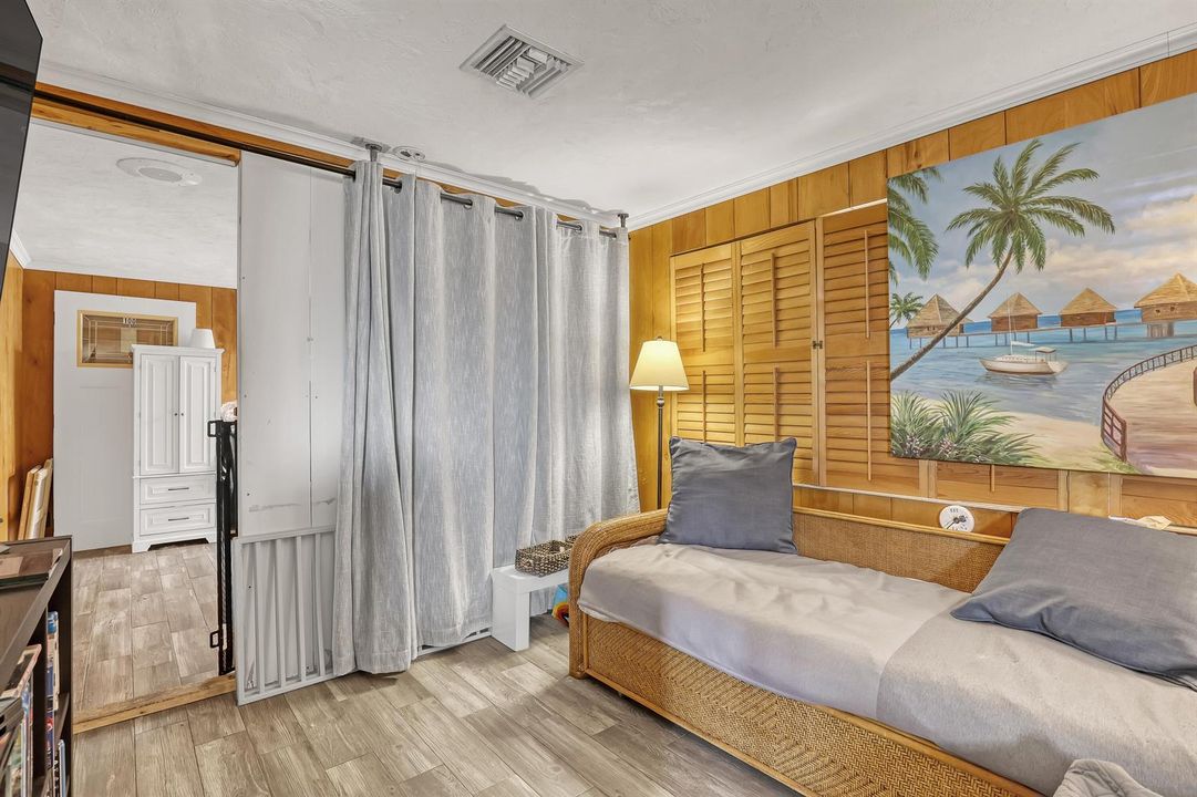 937 W Duval (24)
