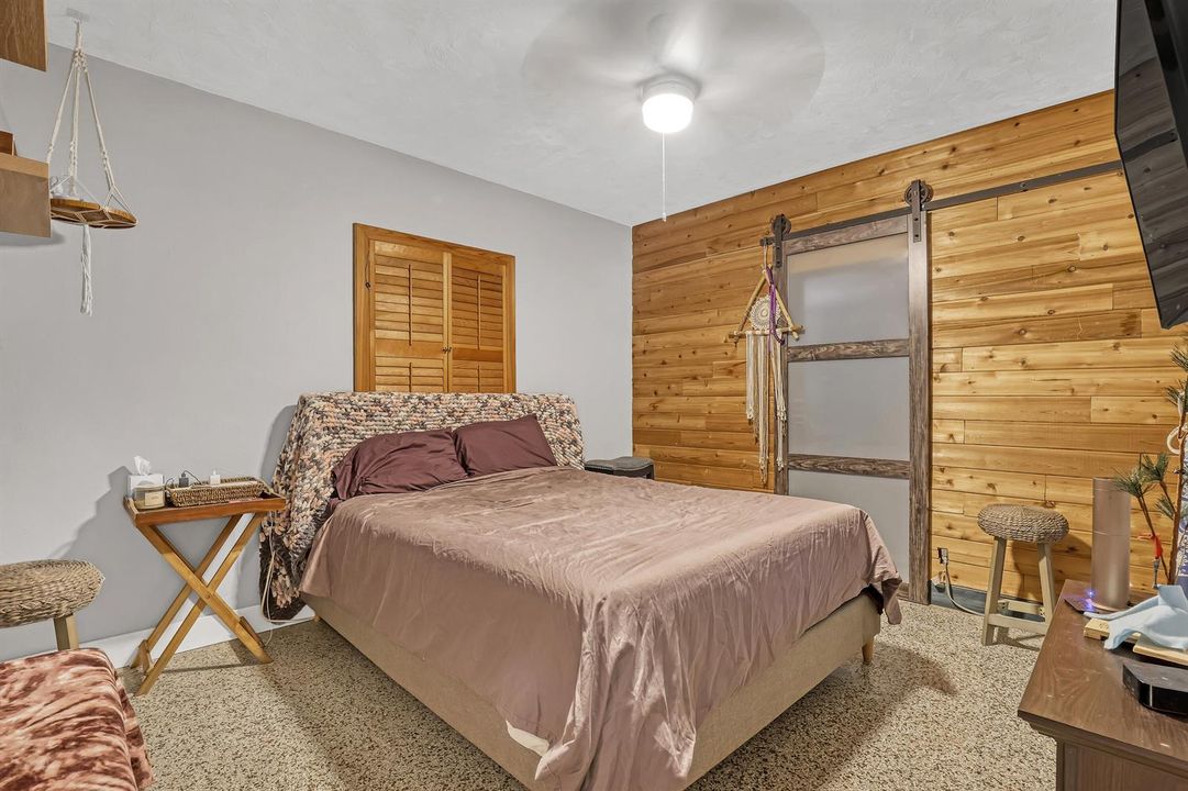 937 W Duval (17)