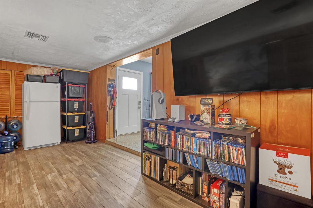 937 W Duval (9)