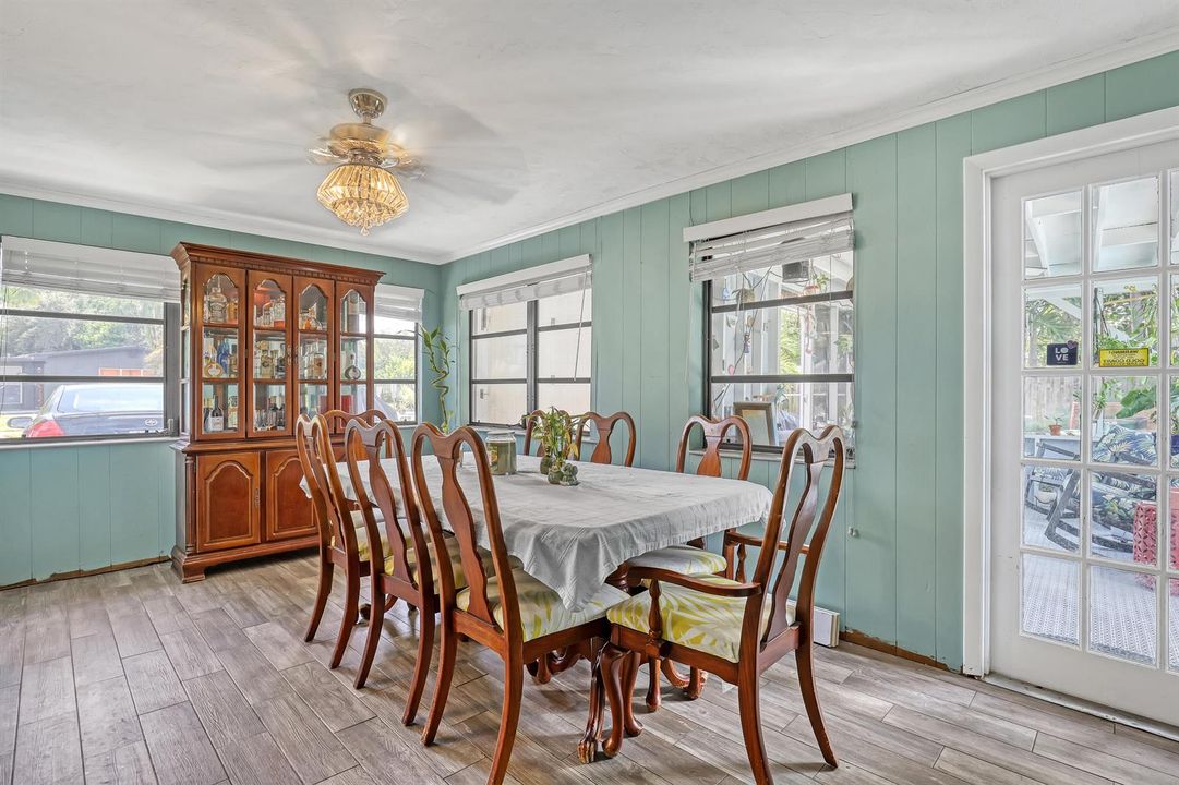 937 W Duval (14)