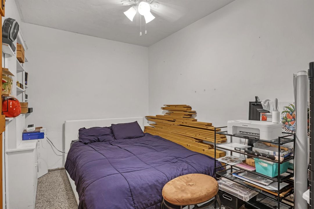 937 W Duval (23)