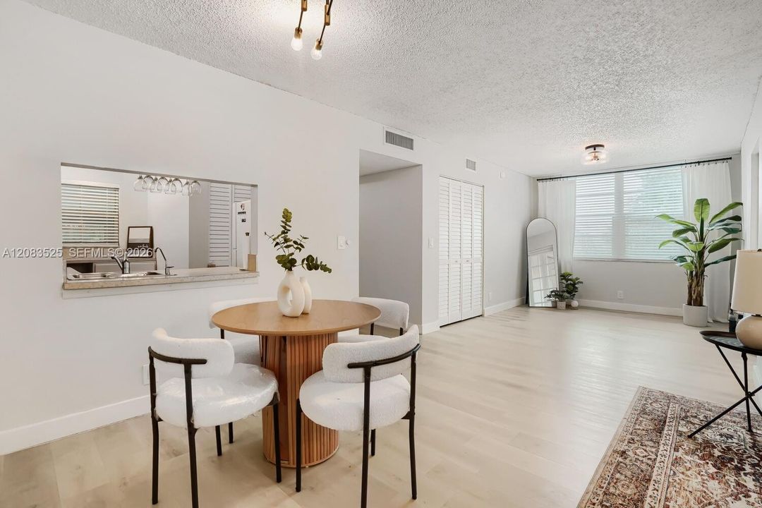 For Rent: $2,489 (3 beds, 2 baths, 1260 Square Feet)