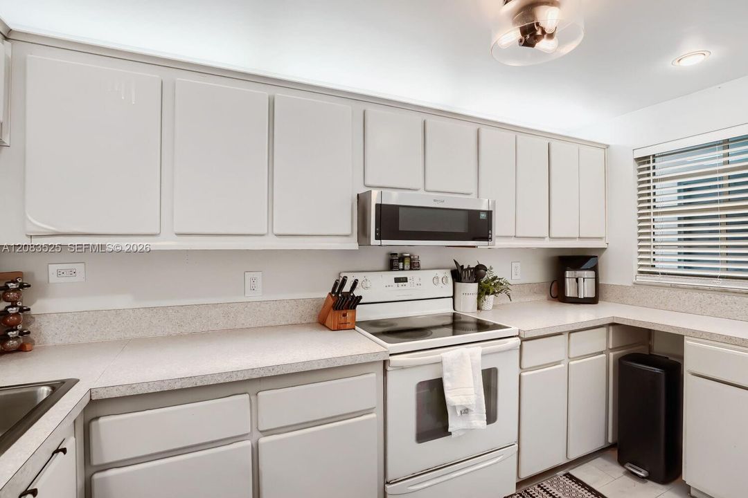 For Rent: $2,489 (3 beds, 2 baths, 1260 Square Feet)