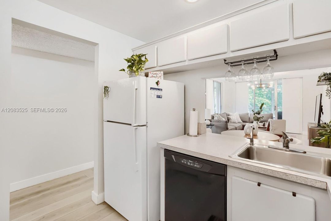 For Rent: $2,489 (3 beds, 2 baths, 1260 Square Feet)