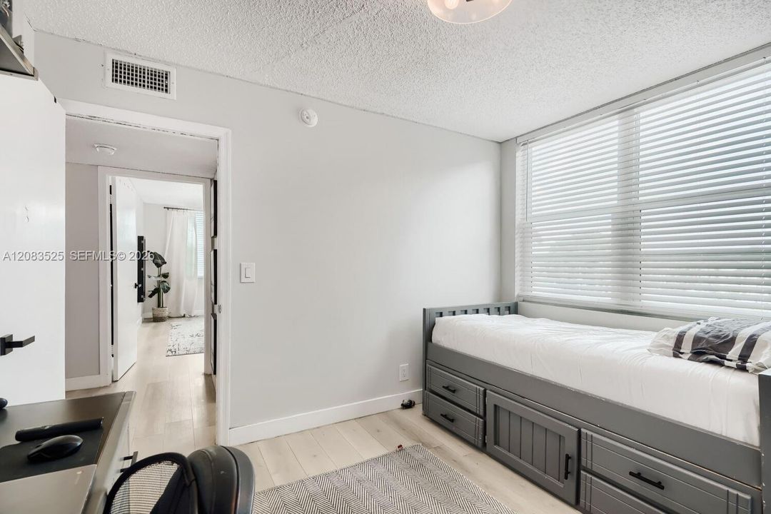 For Rent: $2,489 (3 beds, 2 baths, 1260 Square Feet)