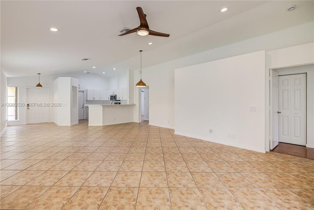 En Renta: $3,950 (3 camas, 2 baños, 1560 Pies cuadrados)