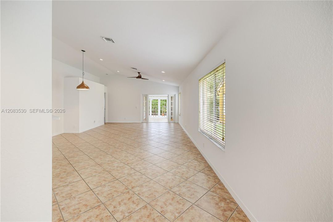 En Renta: $3,950 (3 camas, 2 baños, 1560 Pies cuadrados)