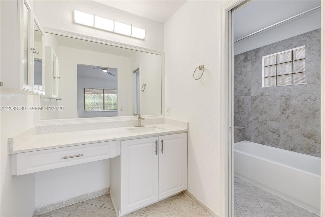 En Renta: $3,950 (3 camas, 2 baños, 1560 Pies cuadrados)