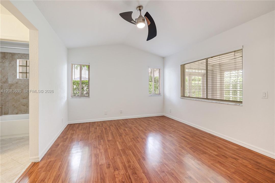 En Renta: $3,950 (3 camas, 2 baños, 1560 Pies cuadrados)