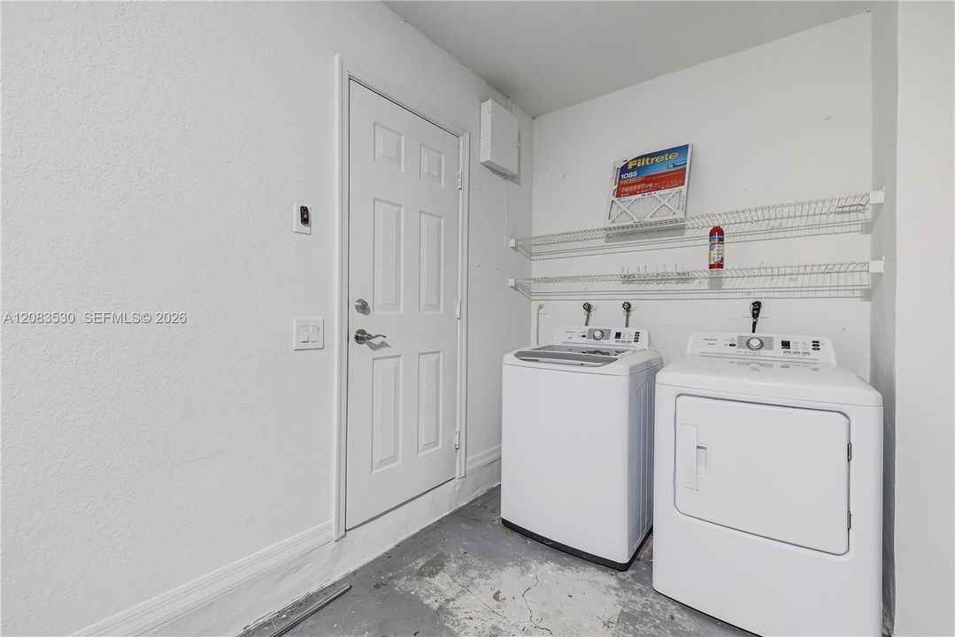 En Renta: $3,950 (3 camas, 2 baños, 1560 Pies cuadrados)