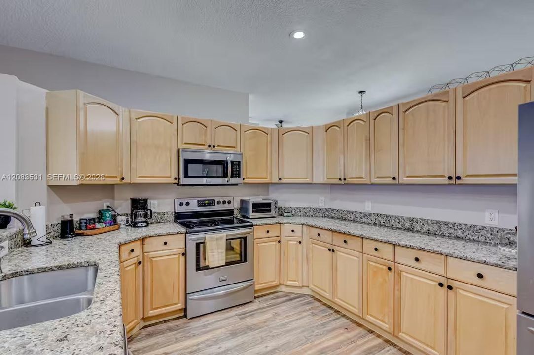 For Rent: $5,100 (4 beds, 2 baths, 1851 Square Feet)