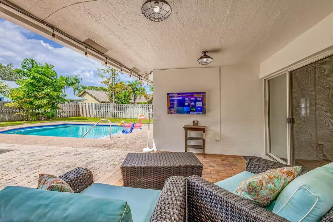 For Rent: $5,100 (4 beds, 2 baths, 1851 Square Feet)