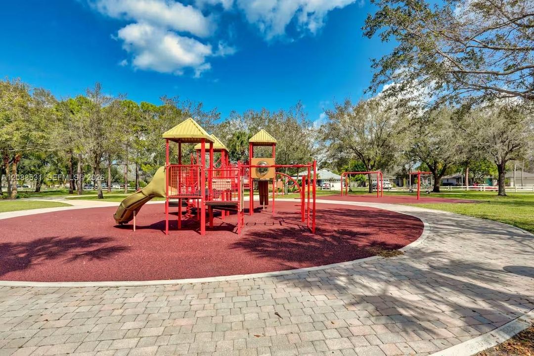 For Rent: $5,100 (4 beds, 2 baths, 1851 Square Feet)