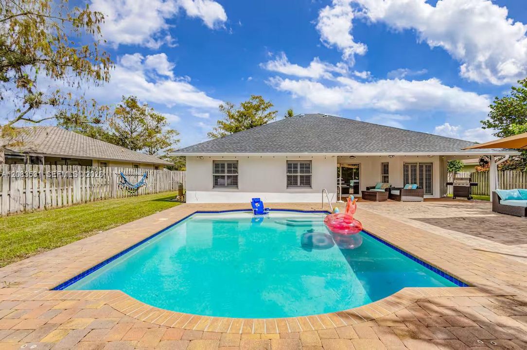 For Rent: $5,100 (4 beds, 2 baths, 1851 Square Feet)