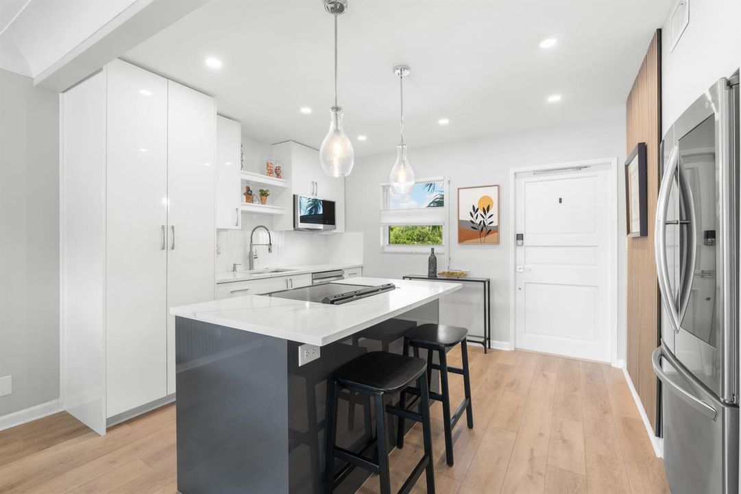 6-web-or-mls-2758 NE 30th Ave, Lighthous
