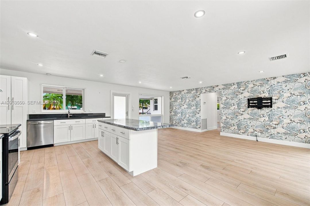 В аренду: $4,900 (3 спален, 2 ванн, 1747 Квадратных фут)