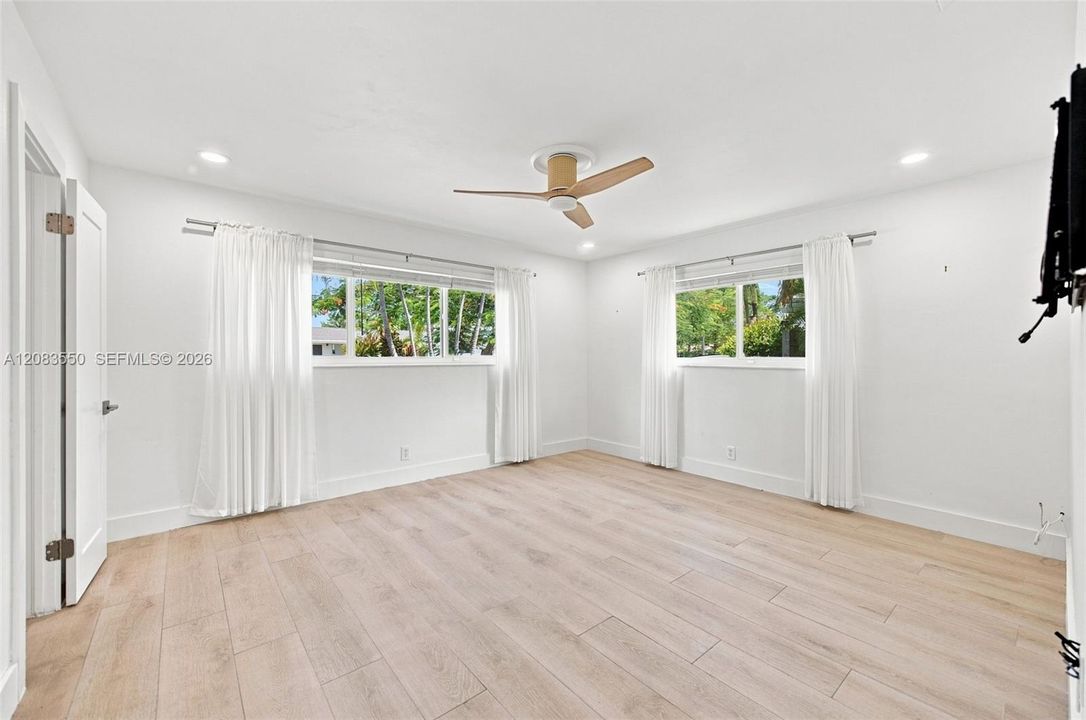 В аренду: $4,900 (3 спален, 2 ванн, 1747 Квадратных фут)