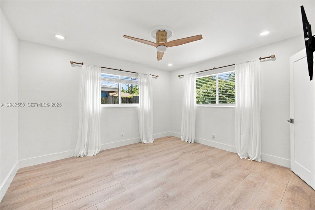 В аренду: $4,900 (3 спален, 2 ванн, 1747 Квадратных фут)