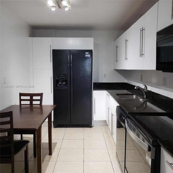 На продажу: $449,000 (2 спален, 2 ванн, 1170 Квадратных фут)