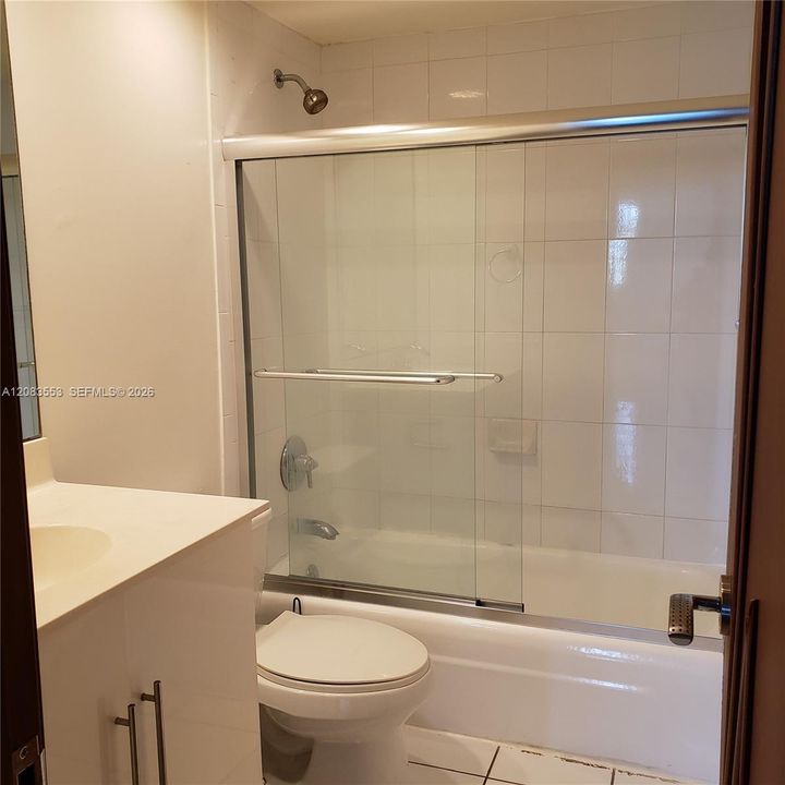 На продажу: $449,000 (2 спален, 2 ванн, 1170 Квадратных фут)